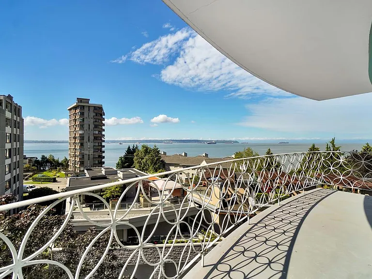 2190 Bellevue Ave — Photo 8