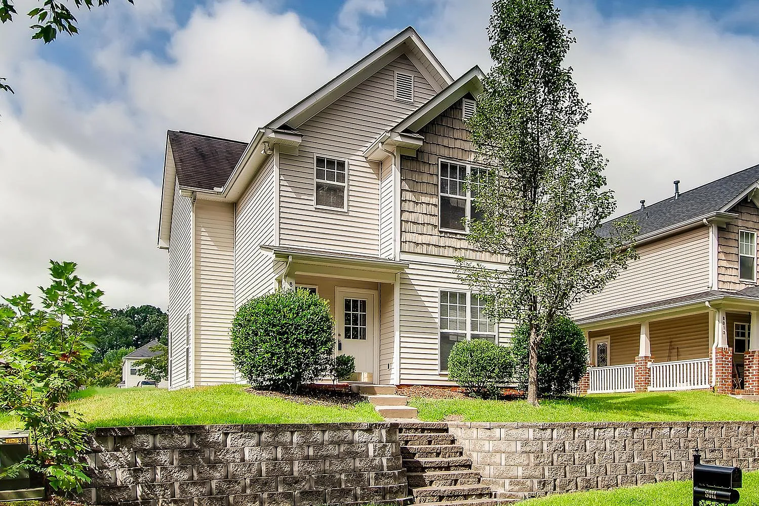8011 Rolling Meadows Ln — Photo 1