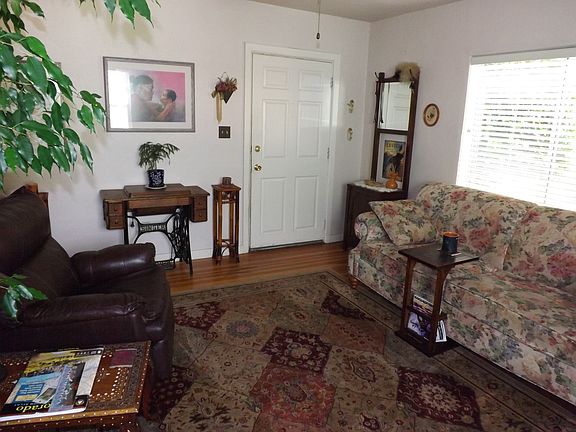 5th image of 810 Lakeview Dr
