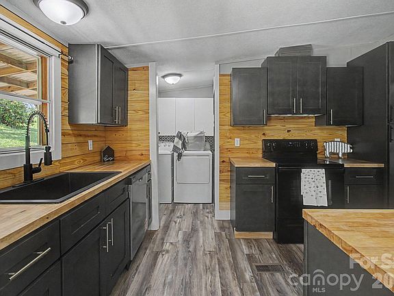 2nd image of 1011 Reed St