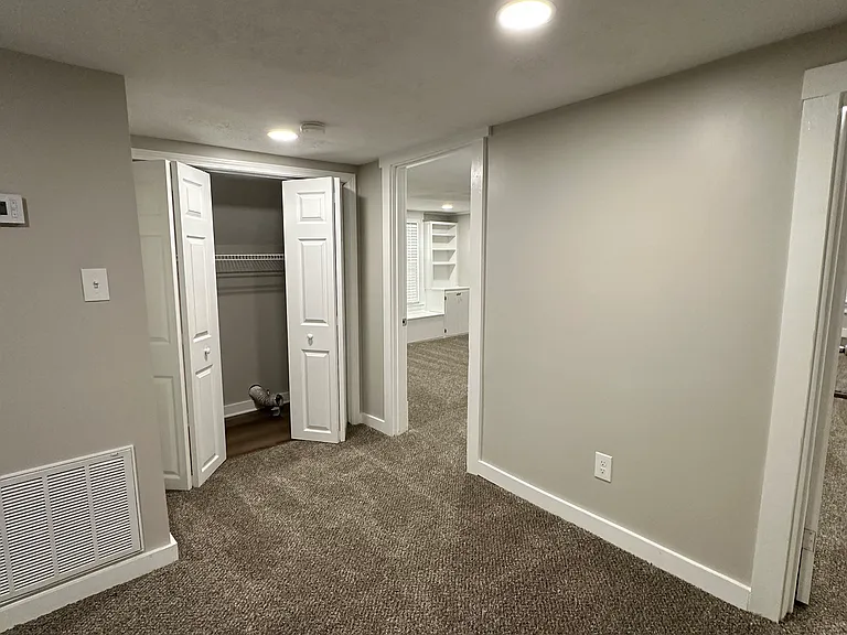 63 E Poplar St #B — Photo 11