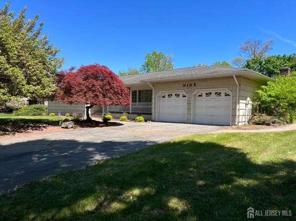 9 Wood Lake Dr, Piscataway, NJ 08854