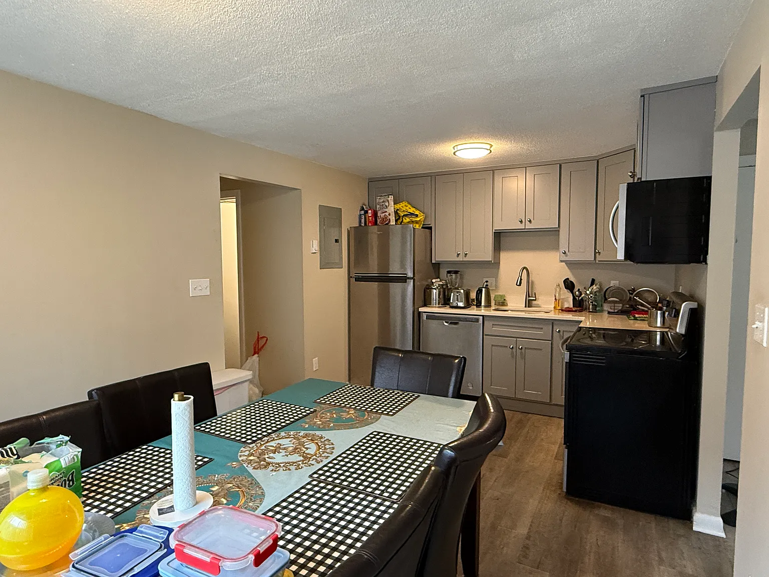 2 bed, 750 sqft, $2,850 — Photo 4