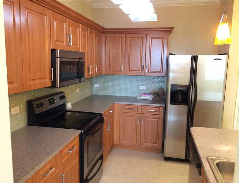 1st image of 533 NE 3 Rd Avenue #220