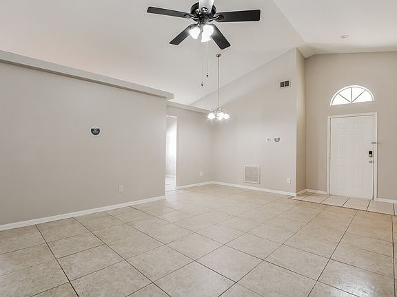 4th image of 1319 Acorn Cir