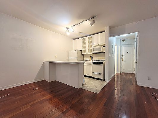 4th image of 146 E 35th St #2Z