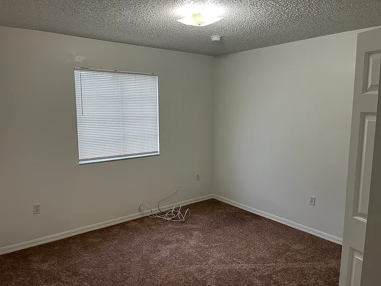 540 Brighton Ct — Photo 7