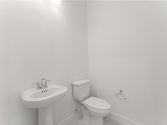 4th image of 14144 SW Daphne Street