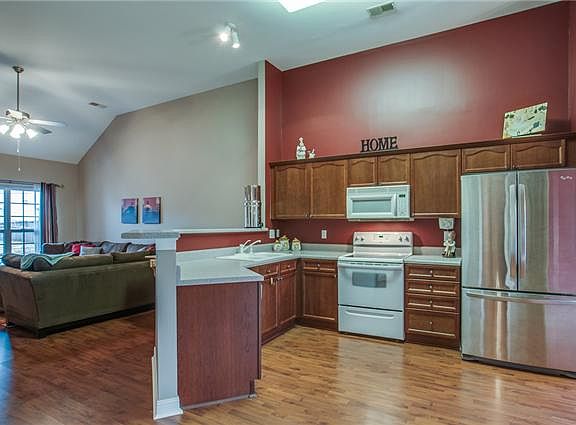 4th image of 7045 Bridgeport Dr
