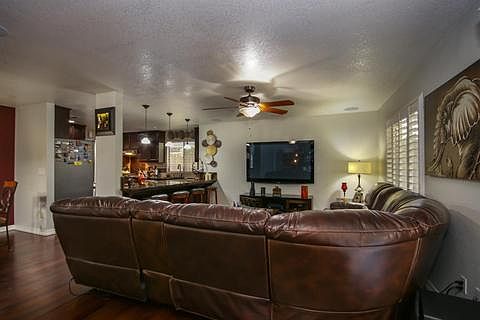 5th image of 304 Lenka Ct