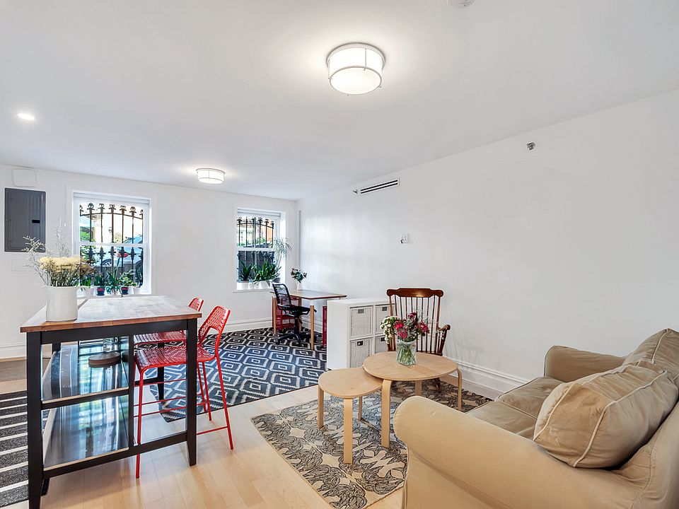 1st image of 256 Cumberland St #2