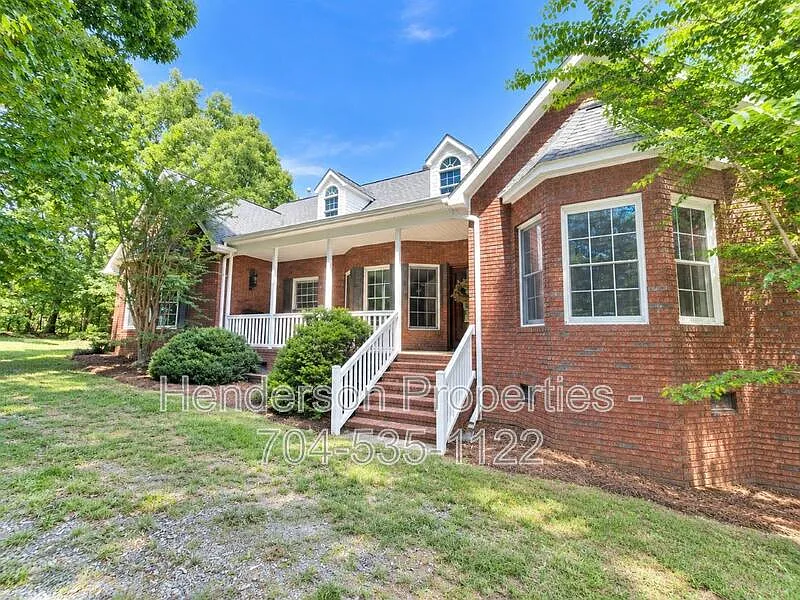 5560 Old Thompson Rd