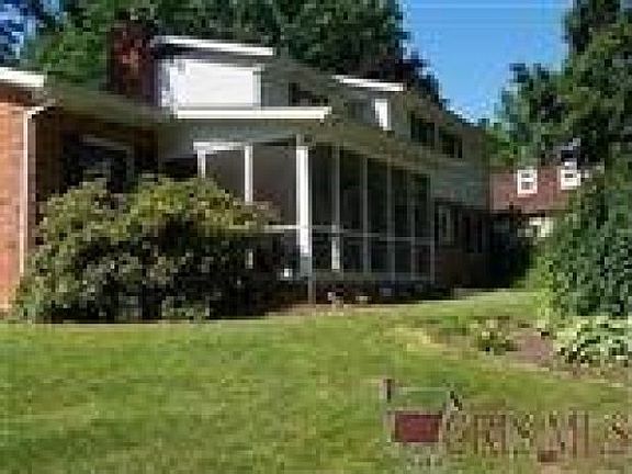 3rd image of 335 Circle Dr
