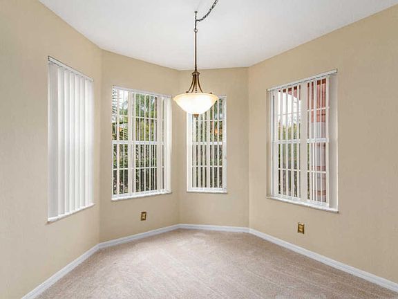 4th image of 106 SW Peacock Blvd APT 4-103