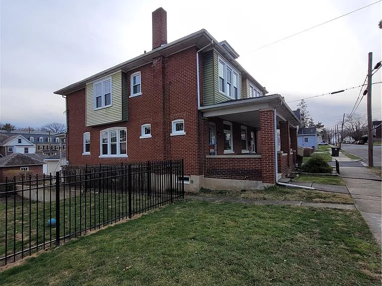 73 W Greenwich St — Photo 3