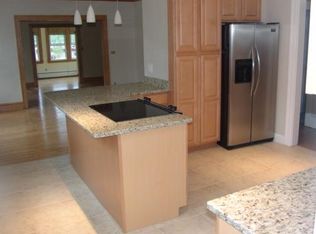 124 Raymond Rd, West Hartford, CT 06107