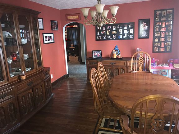 3rd image of 207 Colescott St