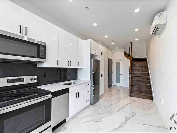 3rd image of 1541 Dean St #307