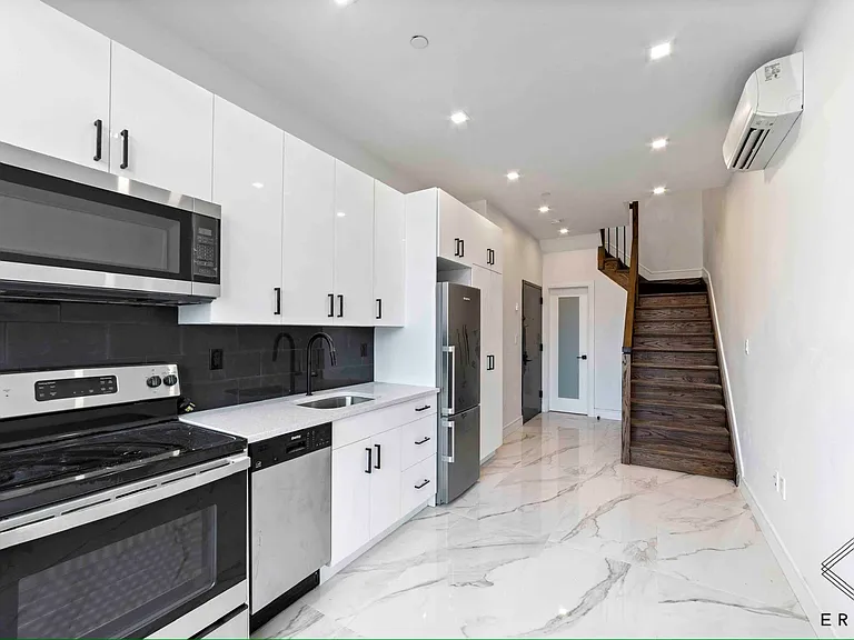 1541 Dean St #307 — Photo 3