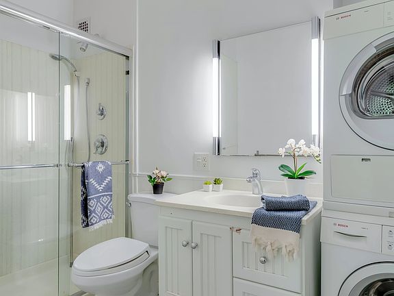 5th image of 537 E 6th St APT 3F