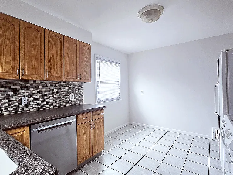1424 Parkview Dr — Photo 4