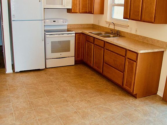 2nd image of 428 W Hamburg St #430