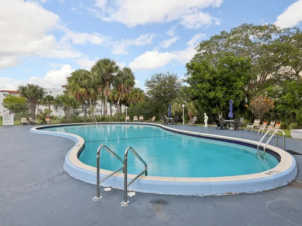 2860 Somerset Drive #307k, Lauderdale Lakes, FL 33311