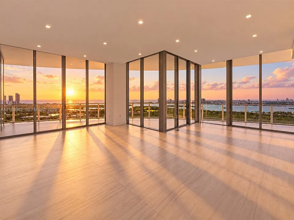 2411 Laguna Cir #3101