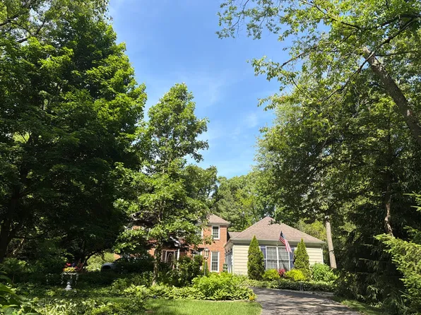 38W460 Burr Oak Ln, St Charles, IL 60175