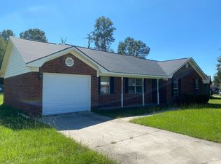 1400 Desert Storm Dr, Hinesville, GA 31313