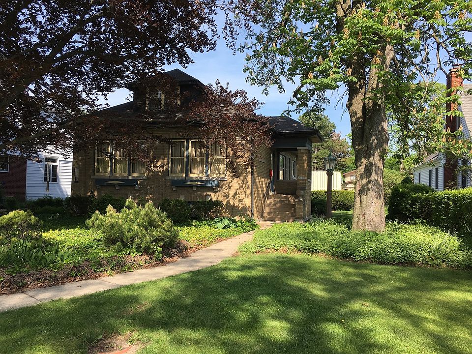 2nd image of 399 S Prairie Ave