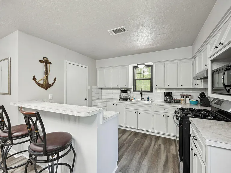 10 Boat Launch Rd — Photo 9