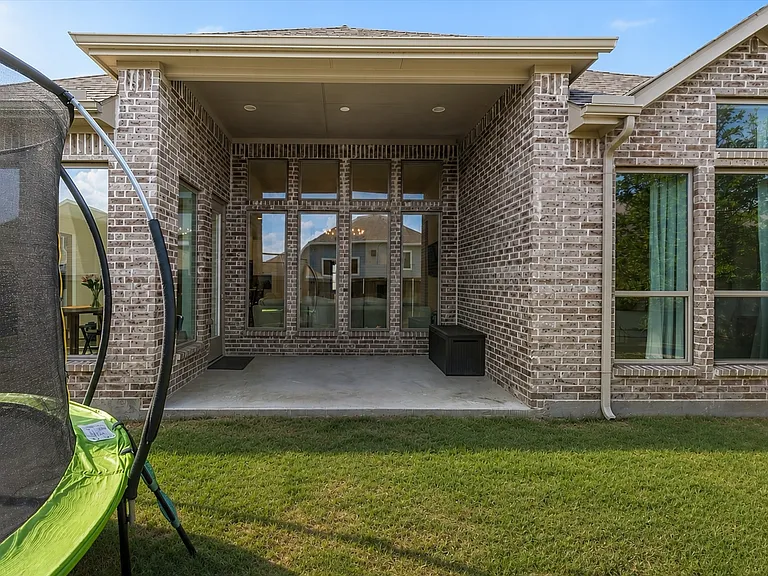2241 Robin Way — Photo 16