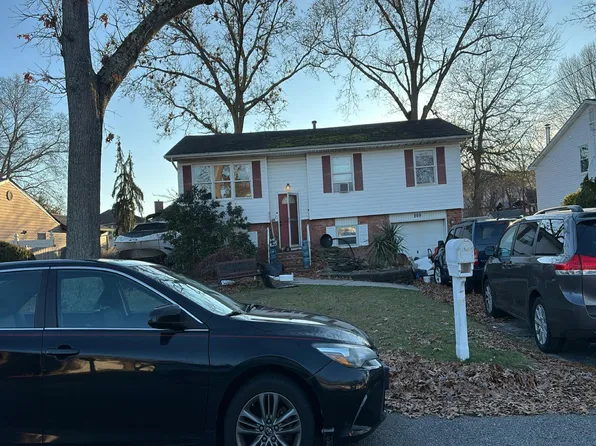 869 Briarcliff Dr, Toms River, NJ 08753