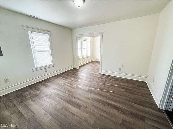 4th image of 1502 Broadway Ave