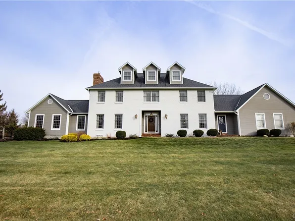 4748 Carnoustie Ln, Manlius, NY 13104