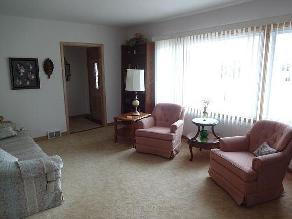 2nd image of 1017 12th Ave S