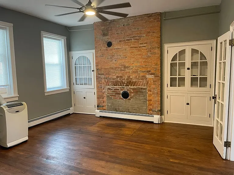 308 E Pitt St — Photo 4