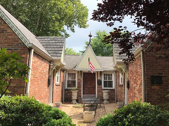 Beautiful victorian style. "The Valentino" is home to only 3 units