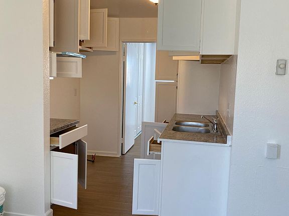 4th image of 1485 Elder Ave #32