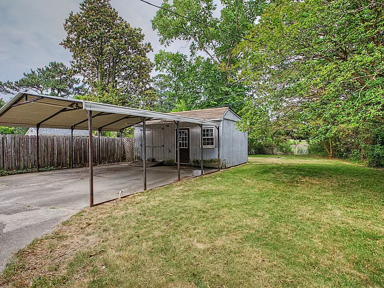 100 Chesterfield Rd — Photo 22