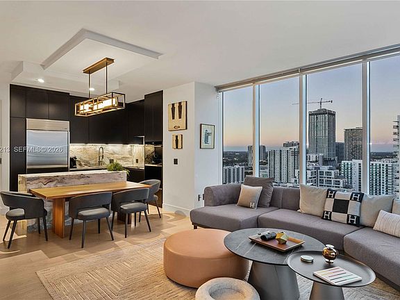 3rd image of 2020 N Bayshore Dr APT 2401