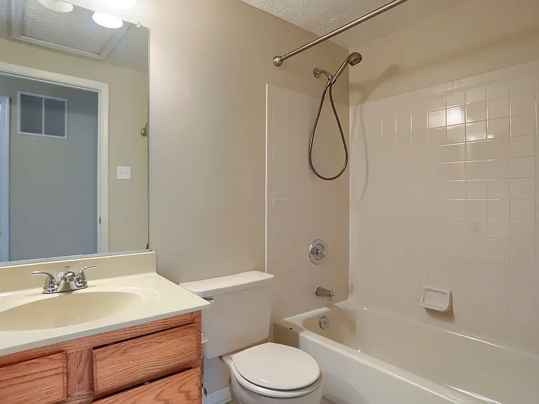 437 Ashton Ln — Photo 10
