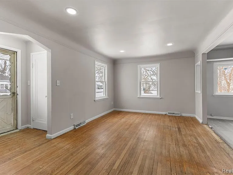 28643 Beechwood St — Photo 21