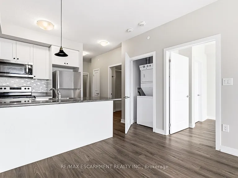 450 Dundas St E #1113 — Photo 40