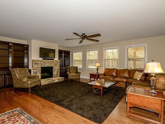 4th image of 4933 Sydney Ln