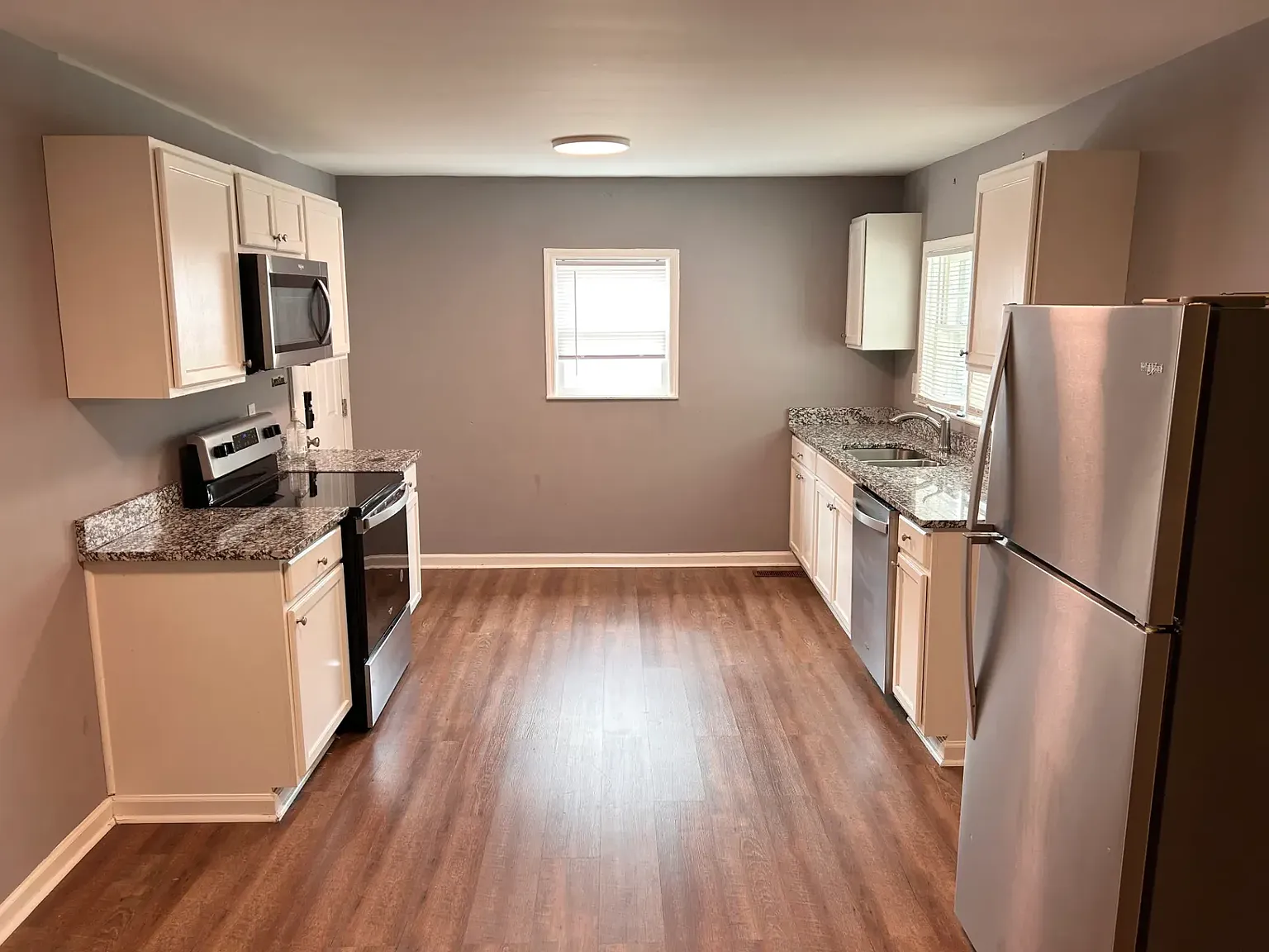 2 bed, 1093 sqft, $1,650 — Photo 3