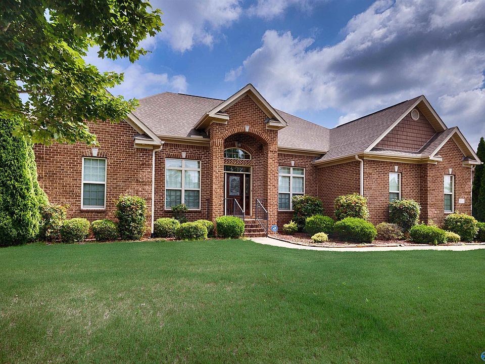 1st image of 157 Castlewood Dr