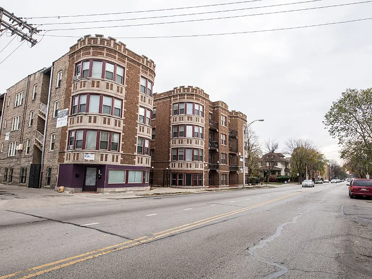 735 N Austin — Photo 13