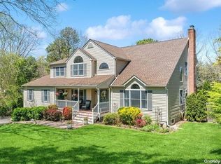 1 Pine Needle Dr, Manorville, NY 11949